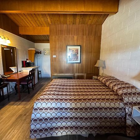 Ace Crown Motel Medicine Hat Buitenkant foto