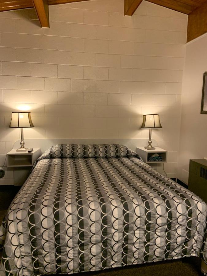 Ace Crown Motel Medicine Hat Buitenkant foto