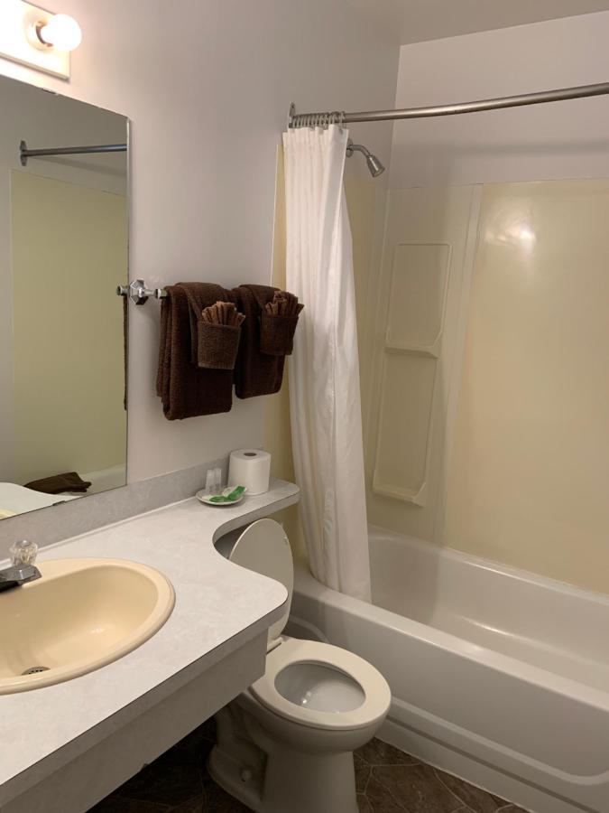 Ace Crown Motel Medicine Hat Buitenkant foto