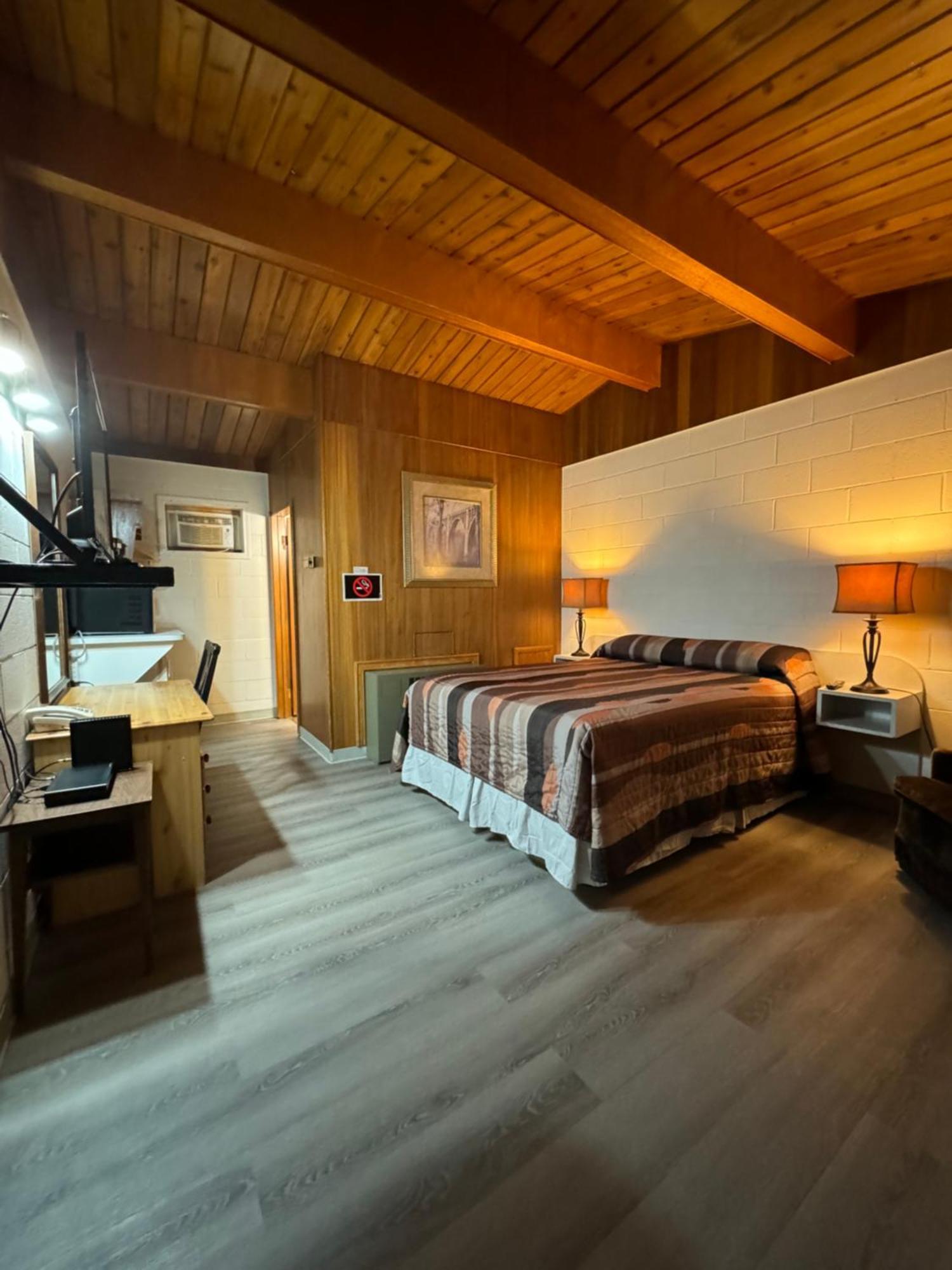 Ace Crown Motel Medicine Hat Buitenkant foto