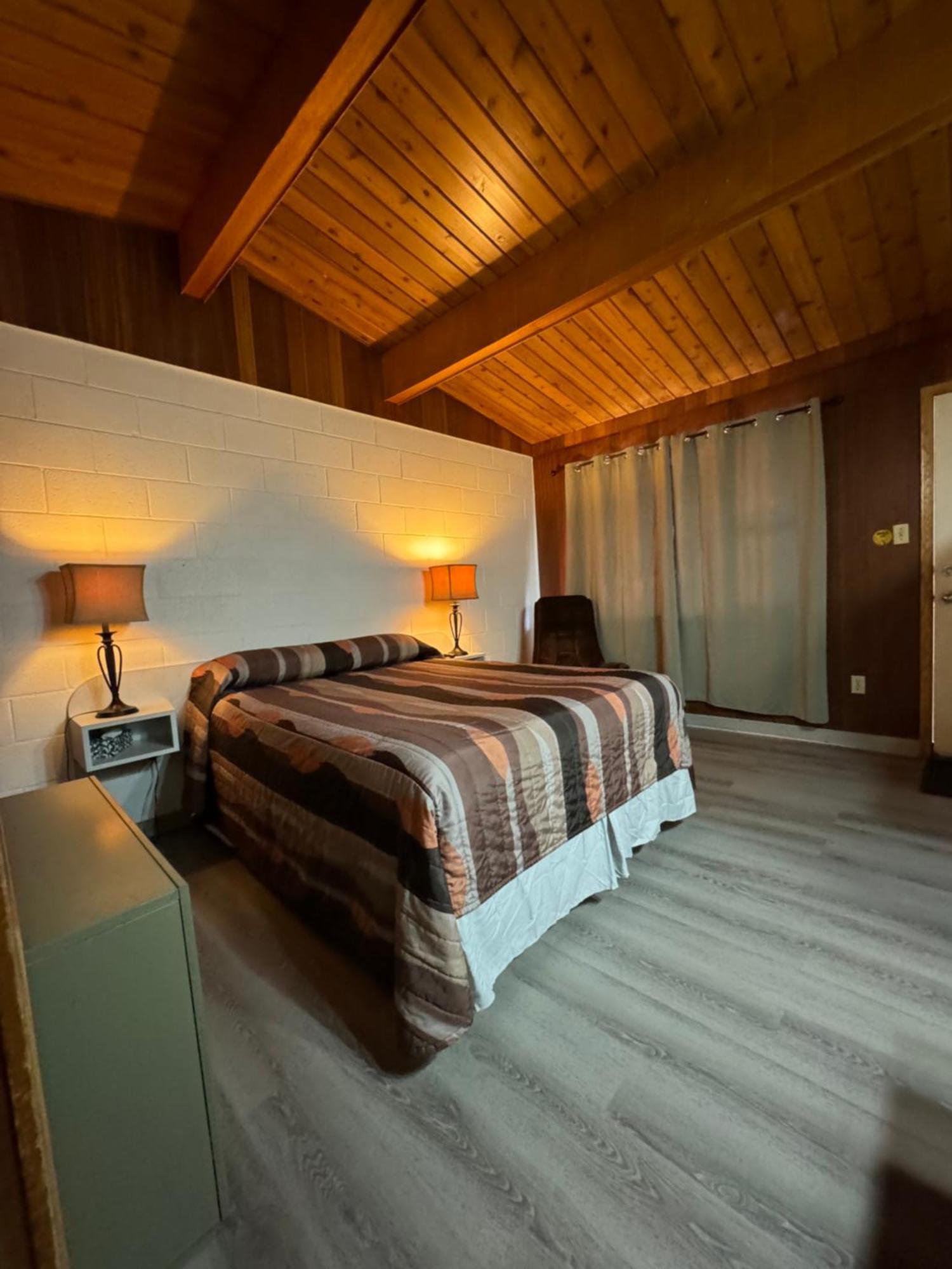 Ace Crown Motel Medicine Hat Buitenkant foto