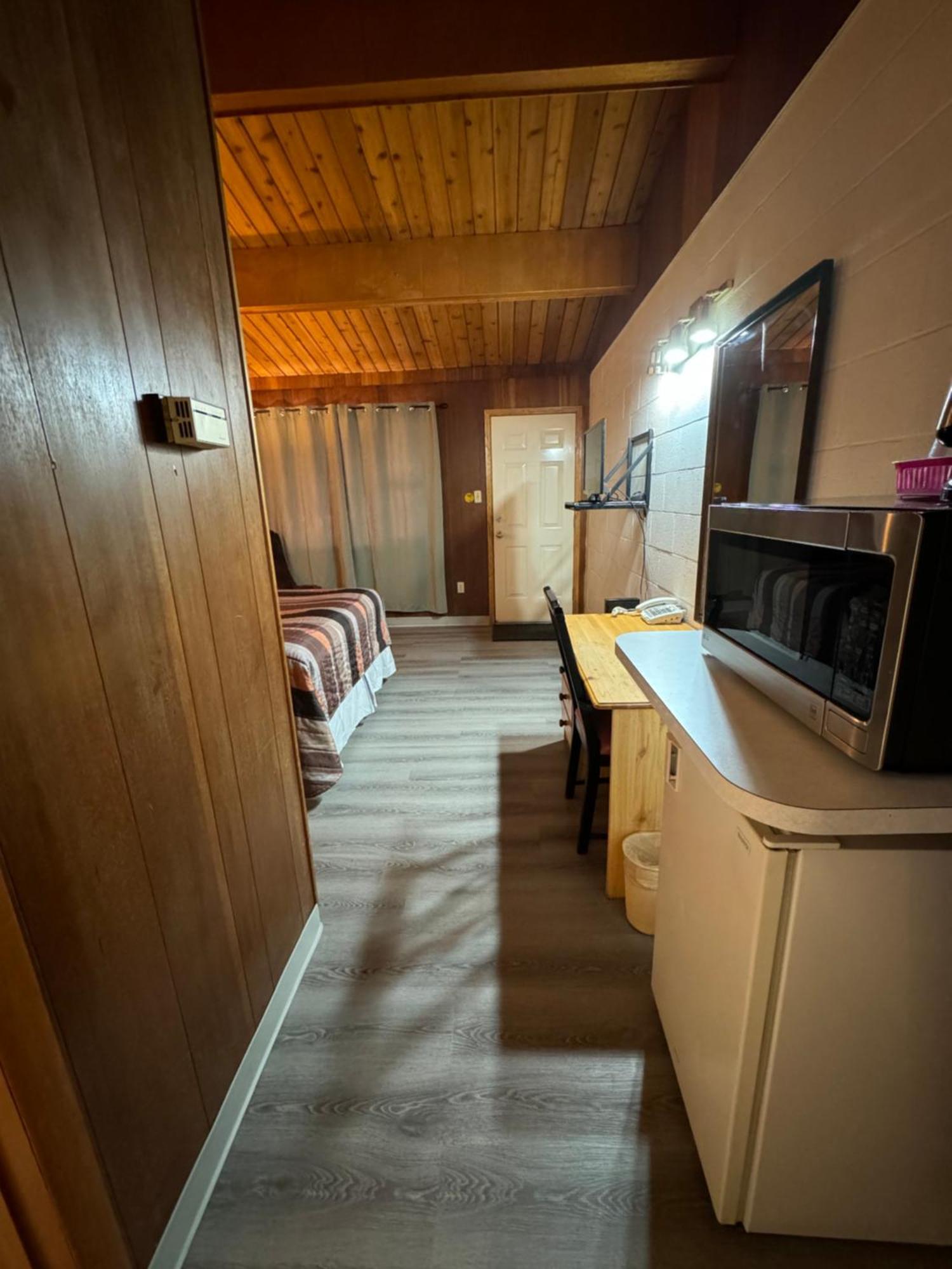 Ace Crown Motel Medicine Hat Buitenkant foto