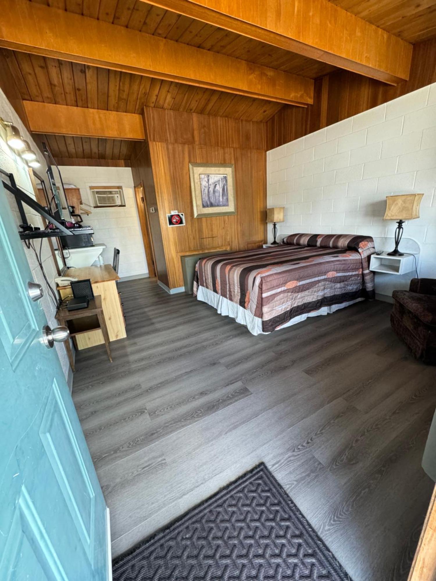 Ace Crown Motel Medicine Hat Buitenkant foto