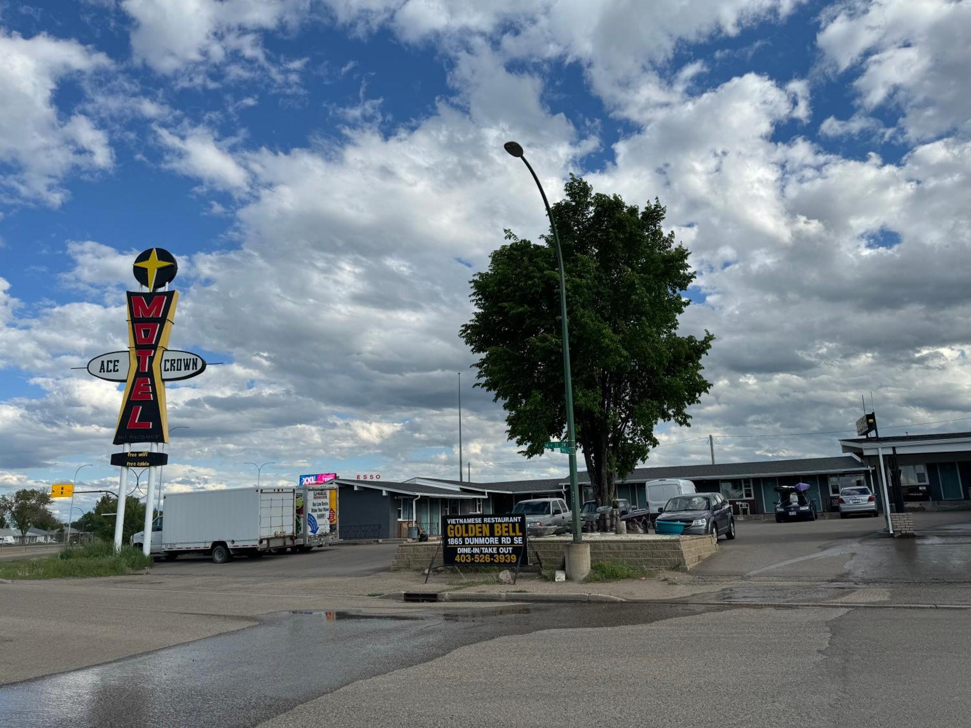 Ace Crown Motel Medicine Hat Buitenkant foto