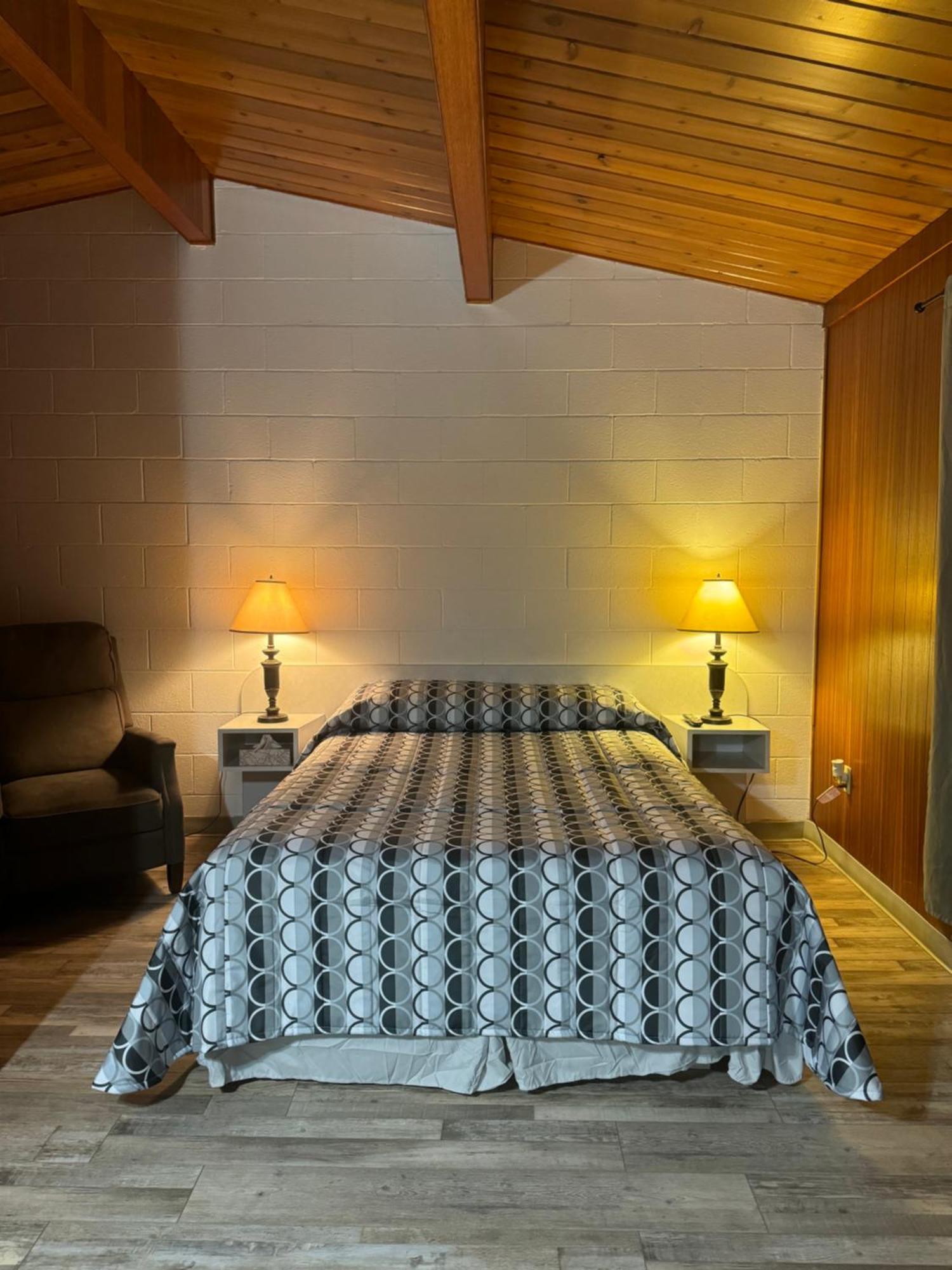 Ace Crown Motel Medicine Hat Buitenkant foto