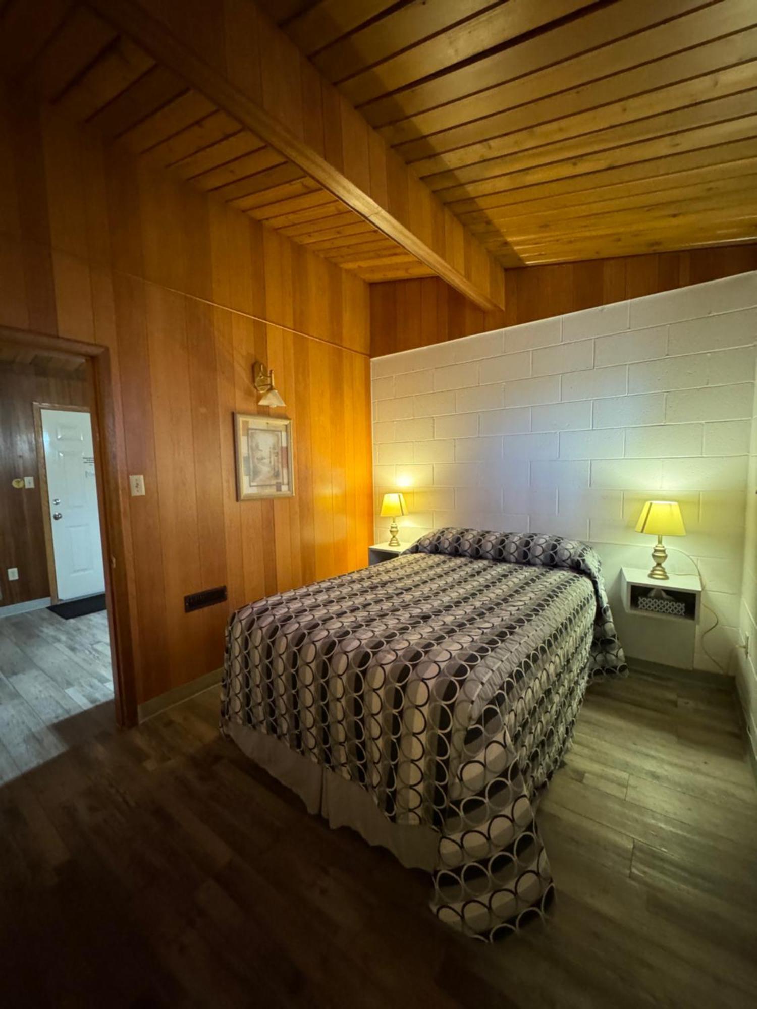 Ace Crown Motel Medicine Hat Buitenkant foto