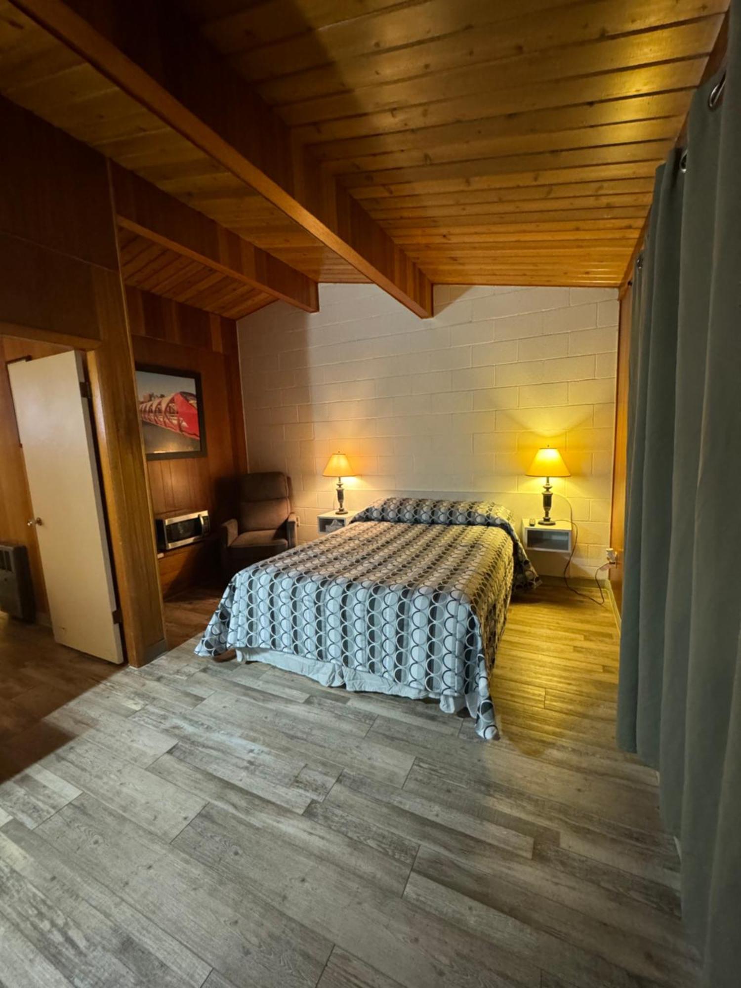 Ace Crown Motel Medicine Hat Buitenkant foto