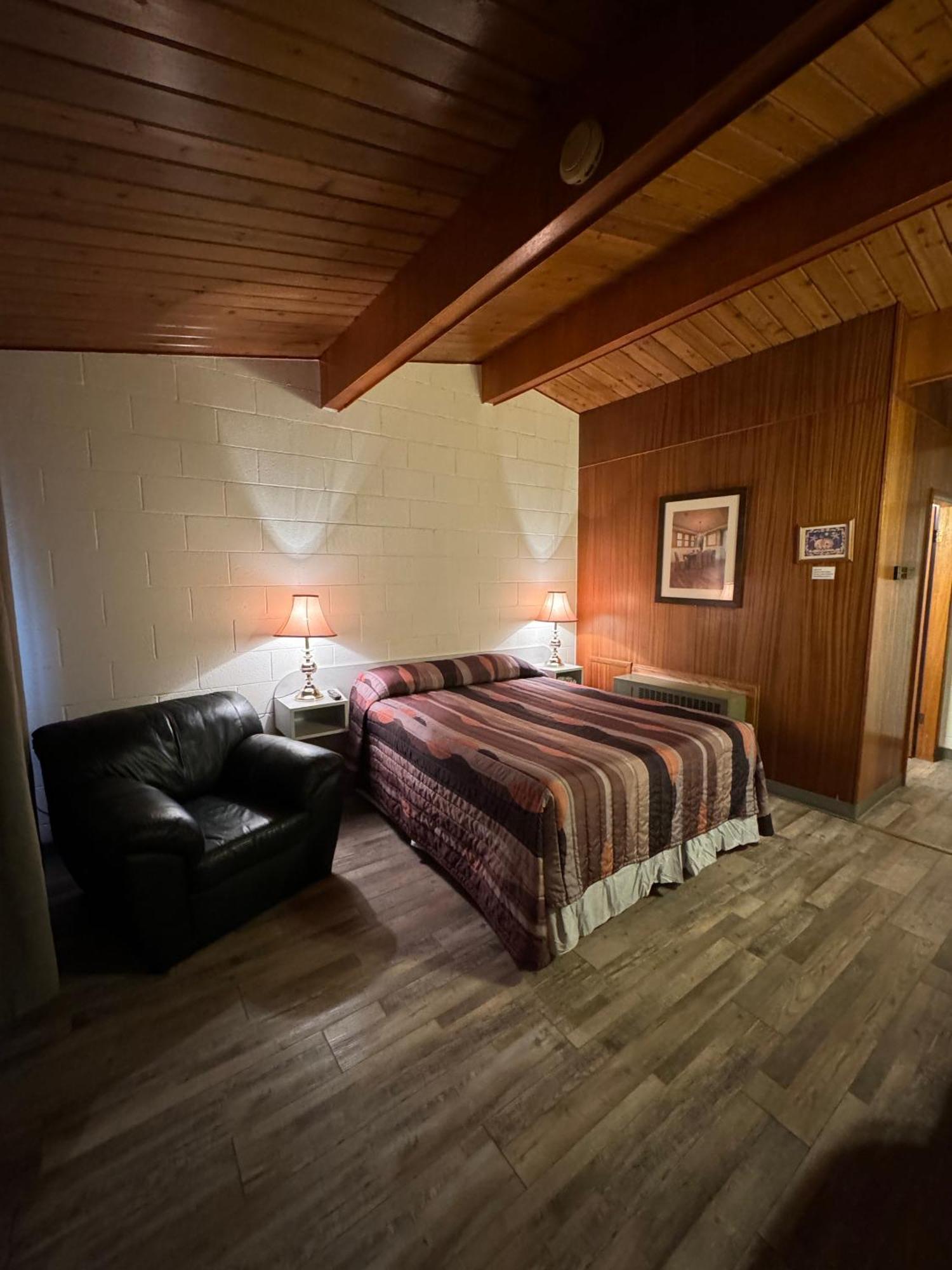 Ace Crown Motel Medicine Hat Buitenkant foto