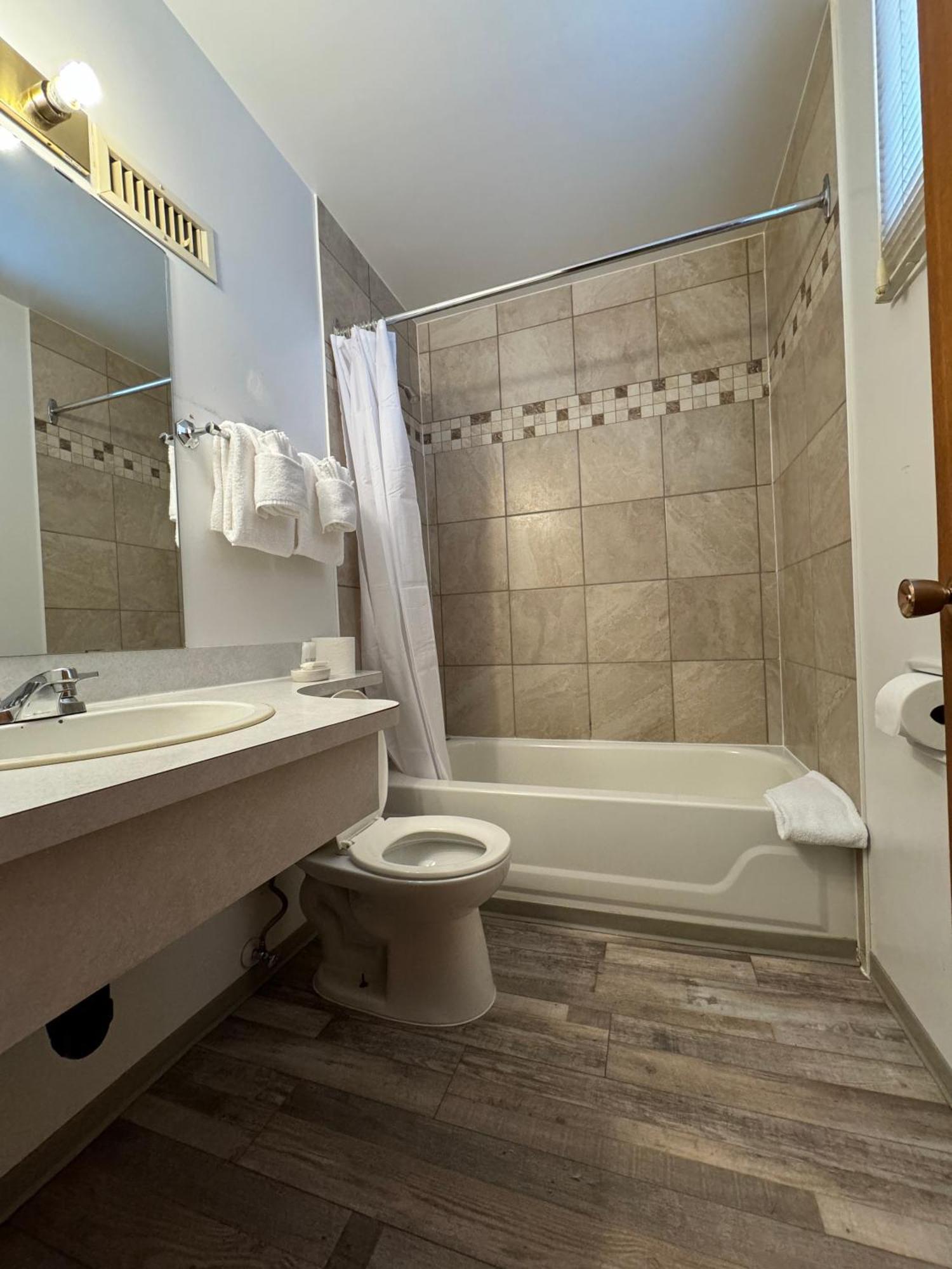 Ace Crown Motel Medicine Hat Buitenkant foto