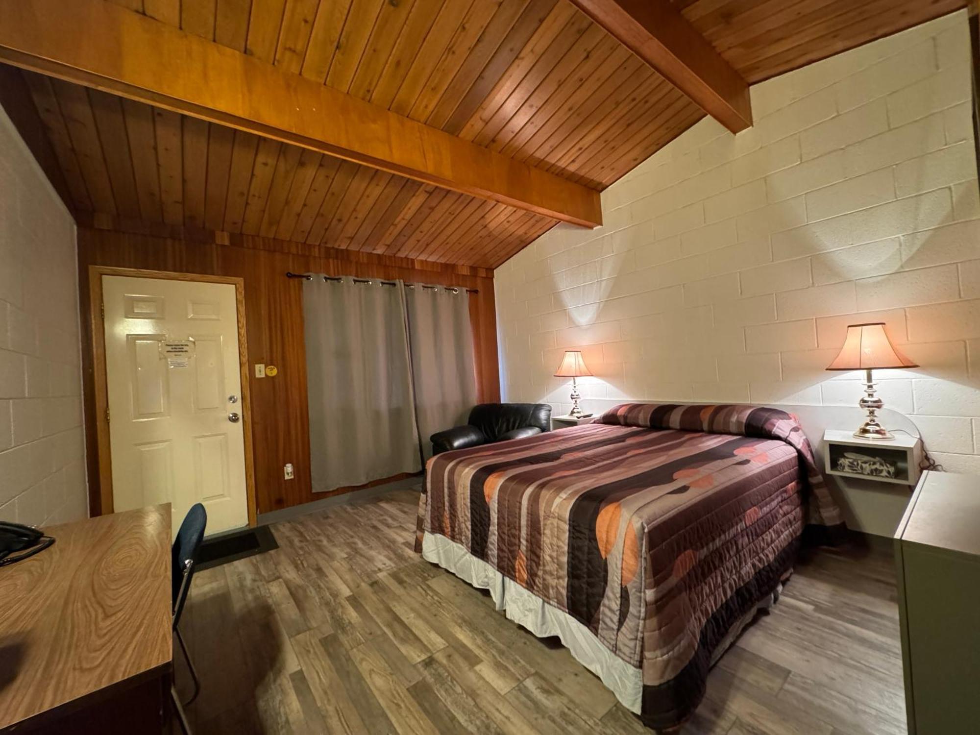 Ace Crown Motel Medicine Hat Buitenkant foto