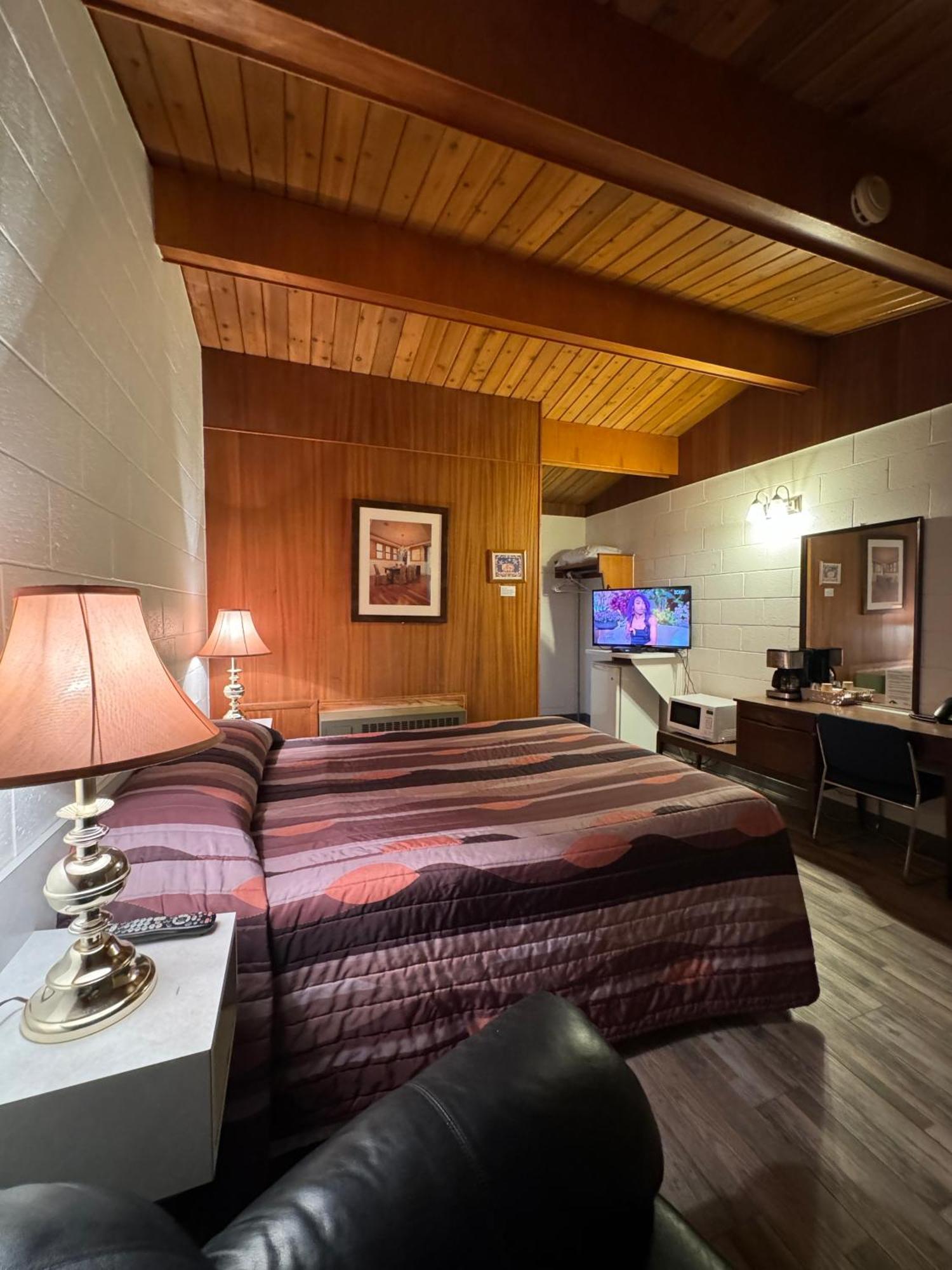 Ace Crown Motel Medicine Hat Buitenkant foto