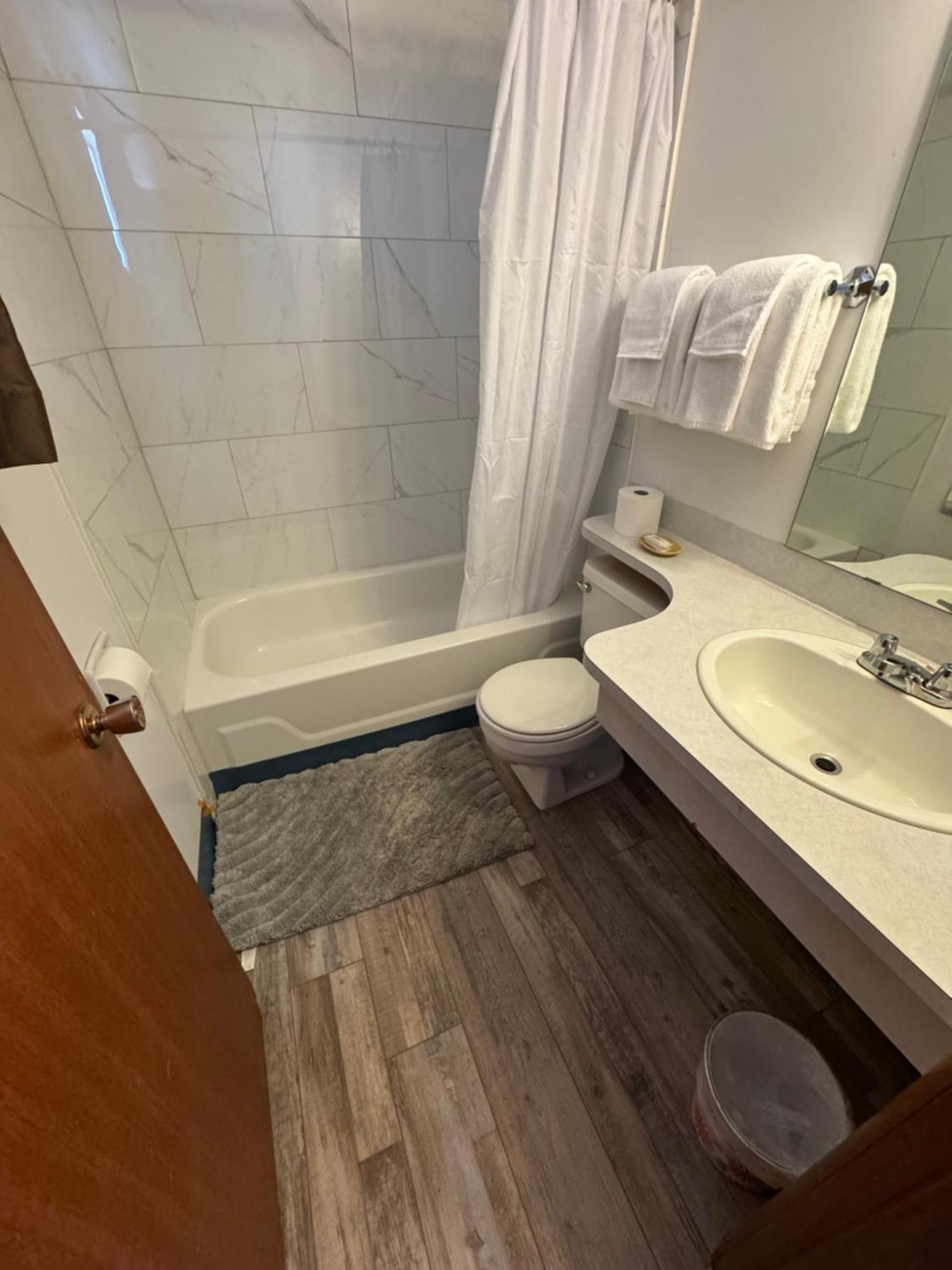 Ace Crown Motel Medicine Hat Buitenkant foto