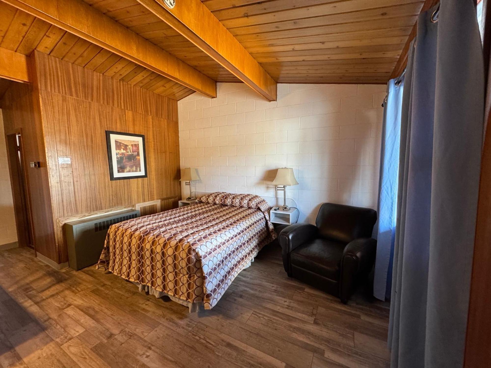 Ace Crown Motel Medicine Hat Buitenkant foto