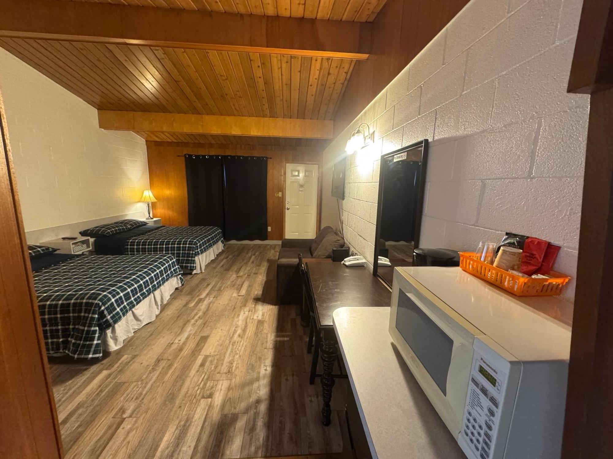 Ace Crown Motel Medicine Hat Buitenkant foto