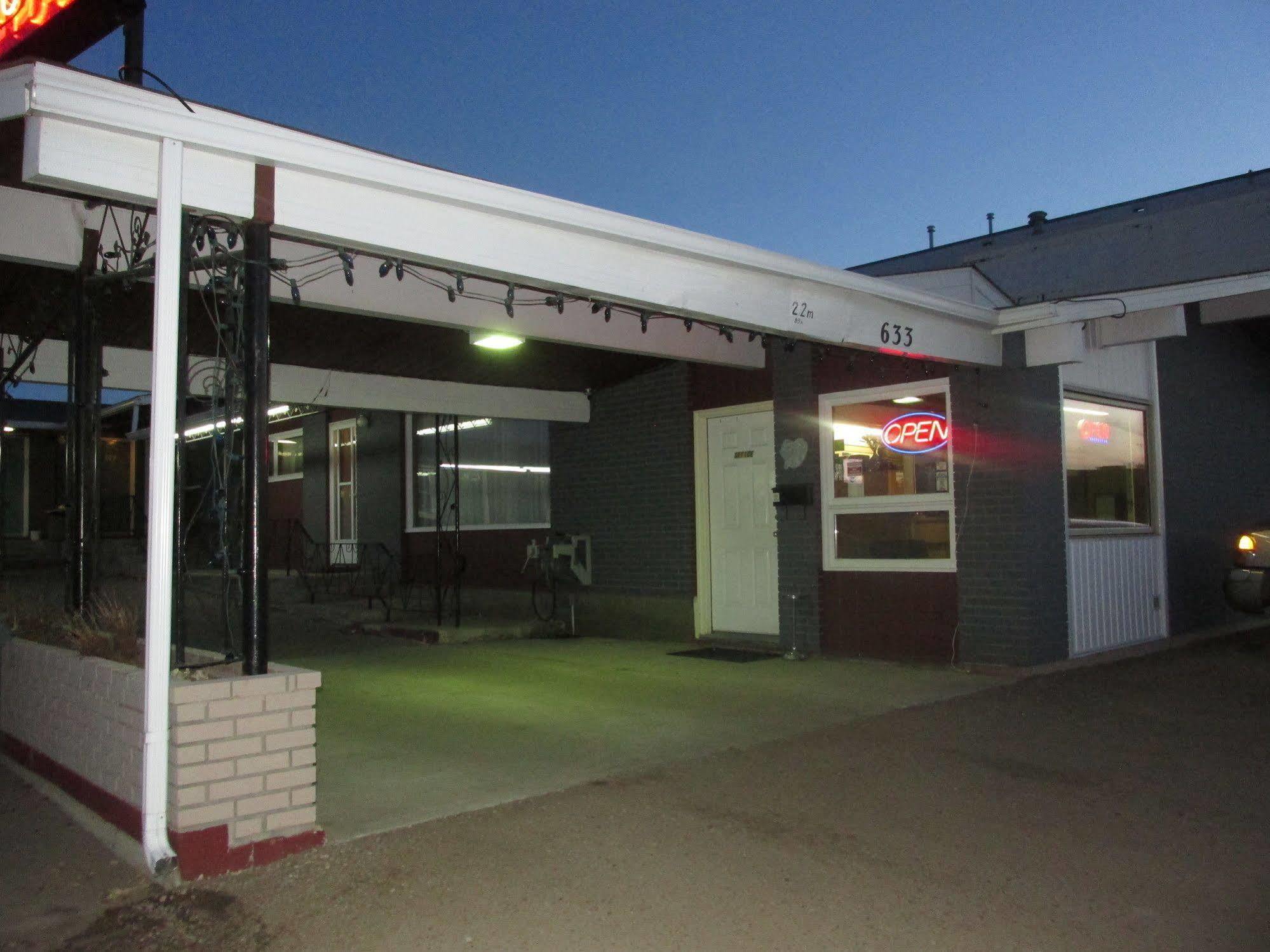 Ace Crown Motel Medicine Hat Buitenkant foto