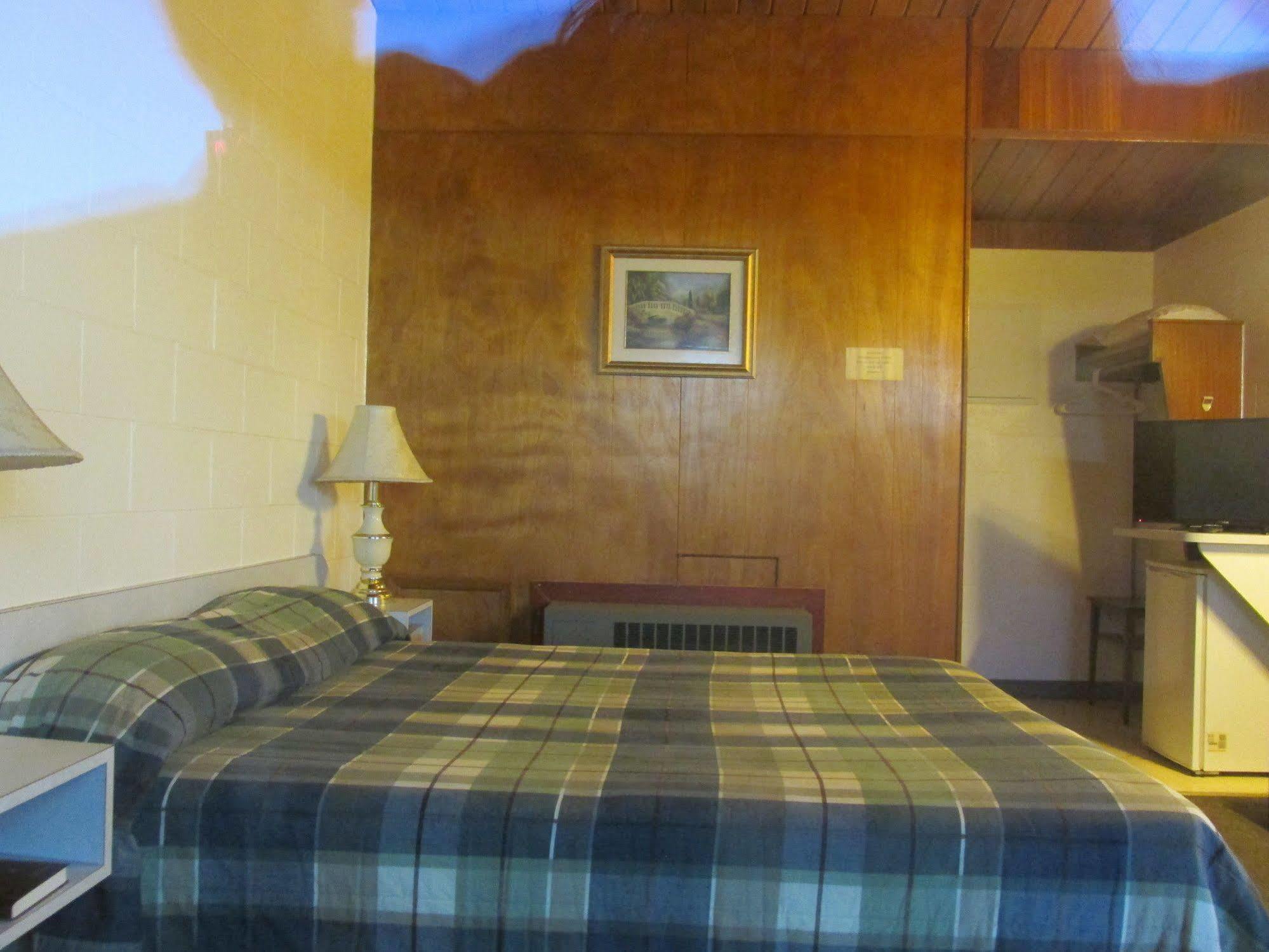 Ace Crown Motel Medicine Hat Buitenkant foto