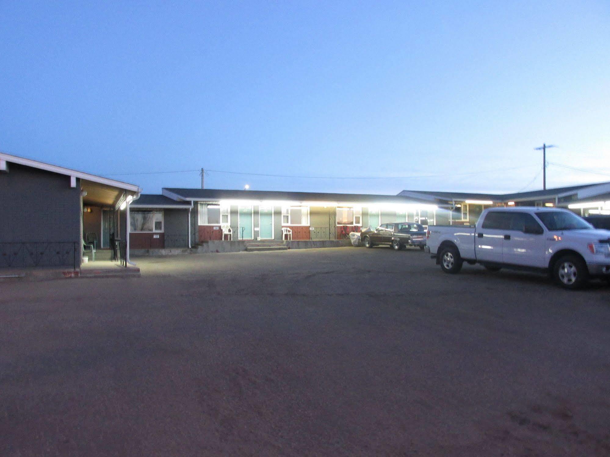 Ace Crown Motel Medicine Hat Buitenkant foto